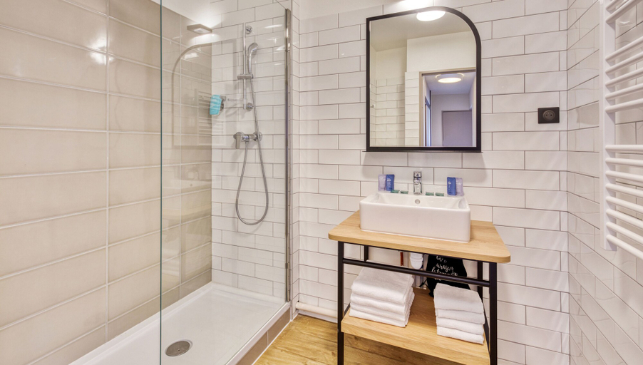 Bathroom 4, Appart'City Confort Paris Clichy Mairie, Hauts-de-Seine