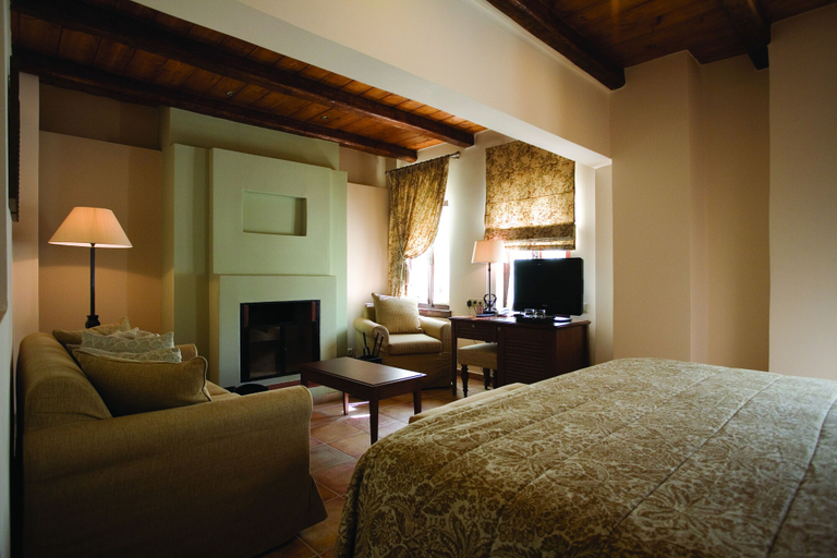Bedroom 3, Despotiko Hotel, Thessaly