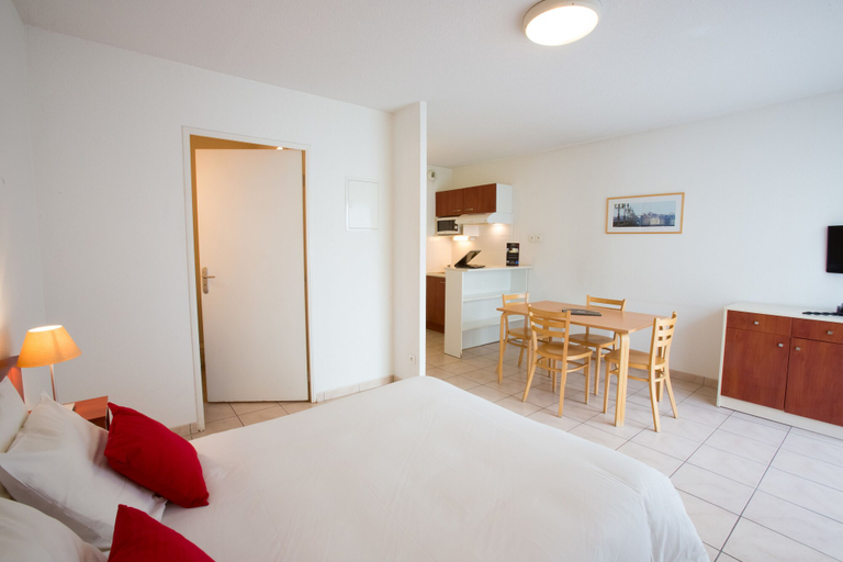 Bedroom 3, All Suites Appart Hôtel | Bordeaux - Mérignac Aéroport, Gironde