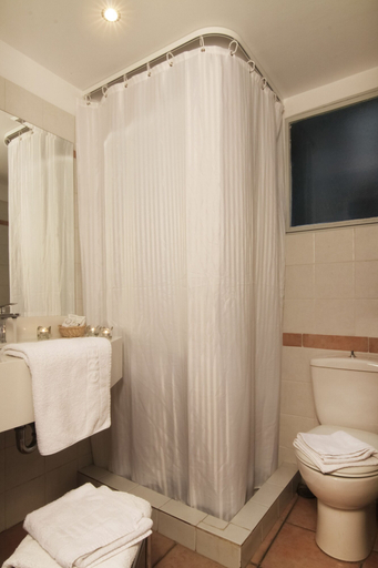 Bathroom 5, Green Hill Hotel, Attica