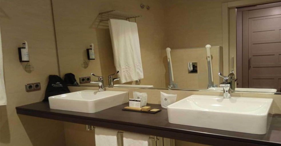 Bathroom 4, Parador de Santo Domingo de la Calzada, La Rioja