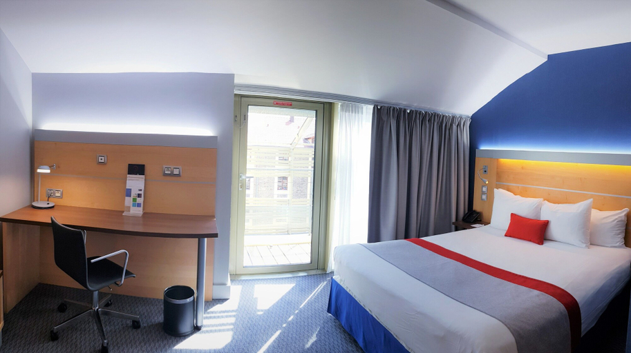 Bedroom 5, Holiday Inn Express PARIS - CANAL DE LA VILLETTE by IHG, Paris