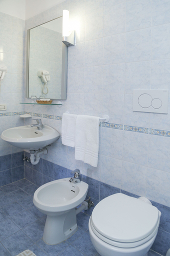 Bathroom 4, Hotel Loreley, Napoli