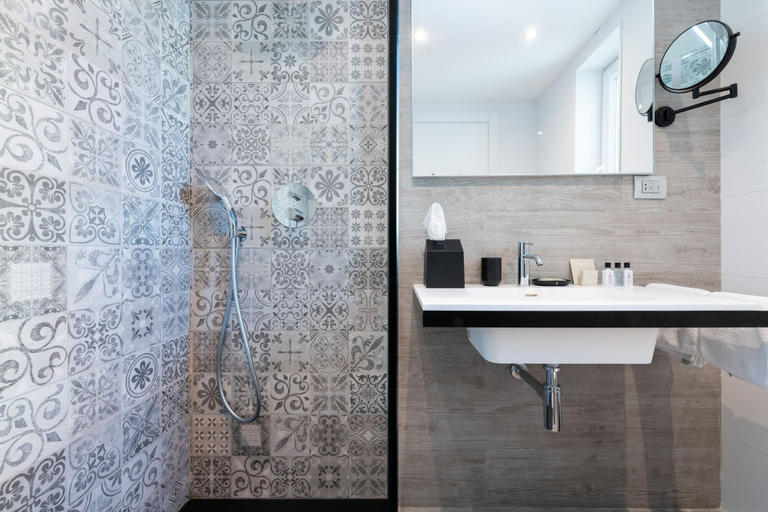 Bathroom 5, Hotel Juliani, St Julian's