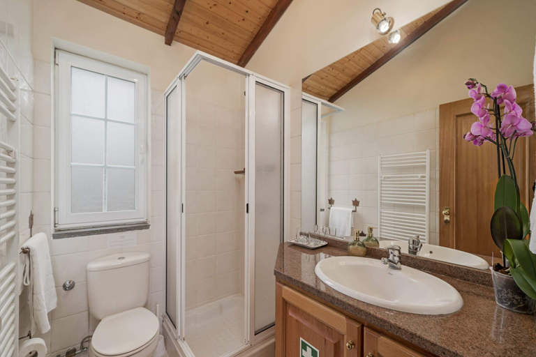 Bathroom, Quinta Devónia, Funchal