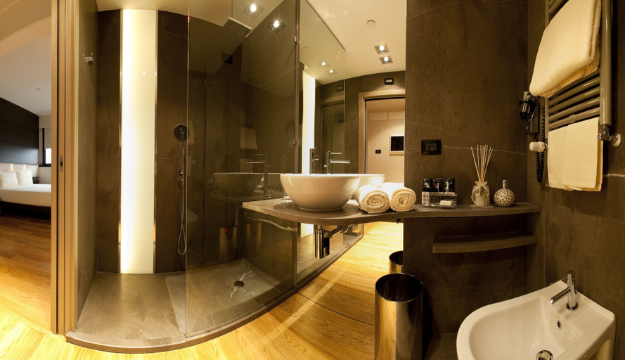 Bathroom 5, Best Western Plus The Hub Hotel, Milano