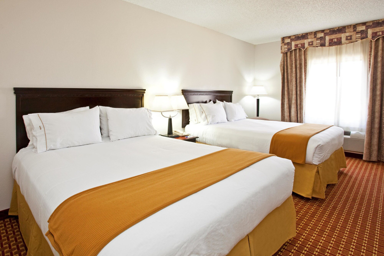 Bedroom 5, Holiday Inn Express CLANTON by IHG, Chilton