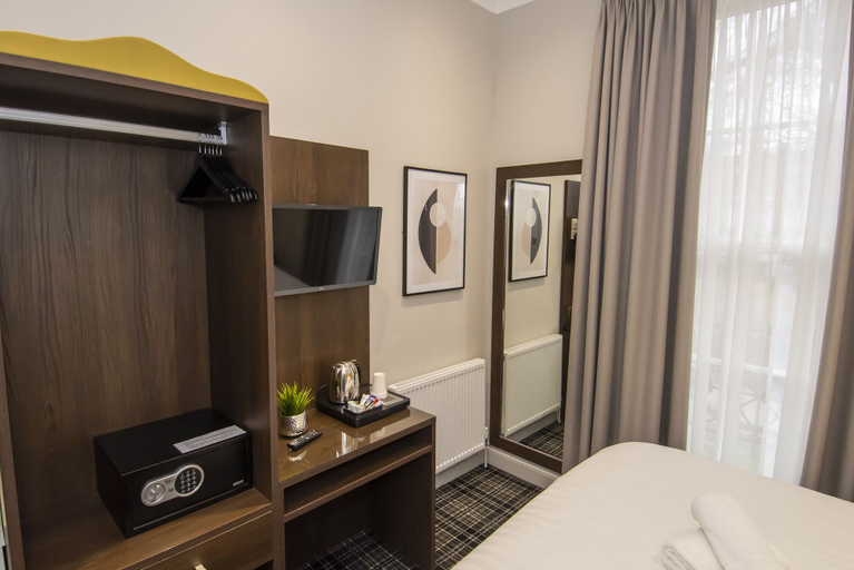 Bedroom 4, Howard Winchester Hotel, London