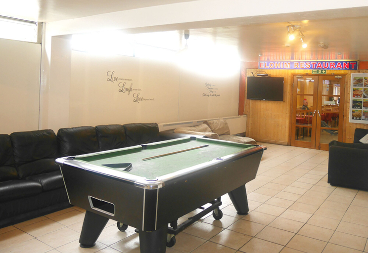 Others 5, Kensal Green Backpackers 1, London