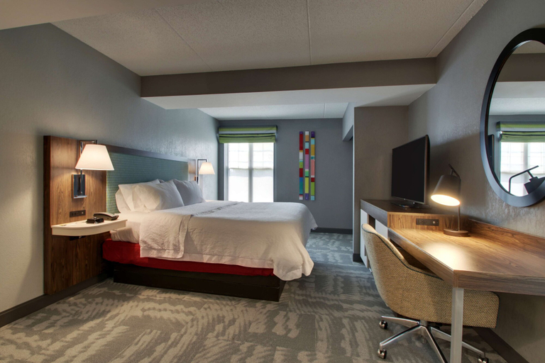 Bedroom 2, Hampton Inn & Suites Chicago/Aurora, Kane