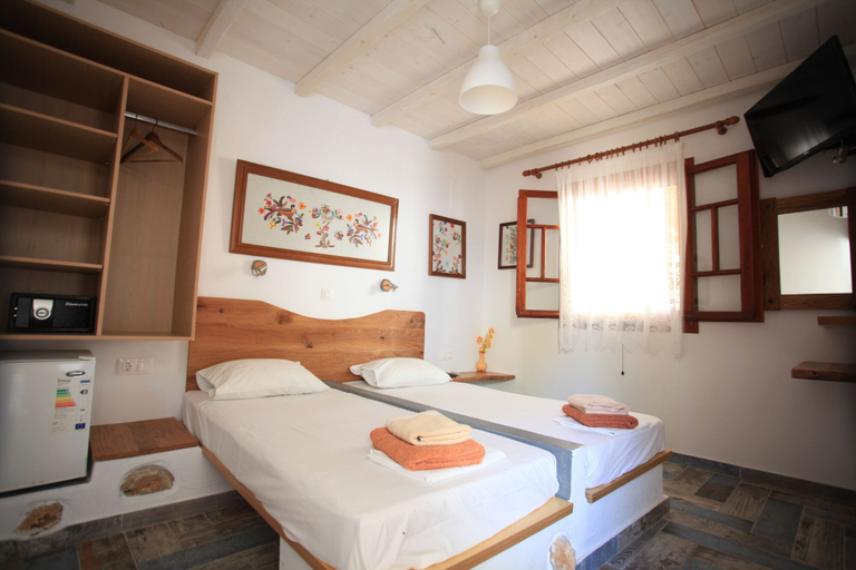 Bedroom 2, Villa Mata Pension, South Aegean