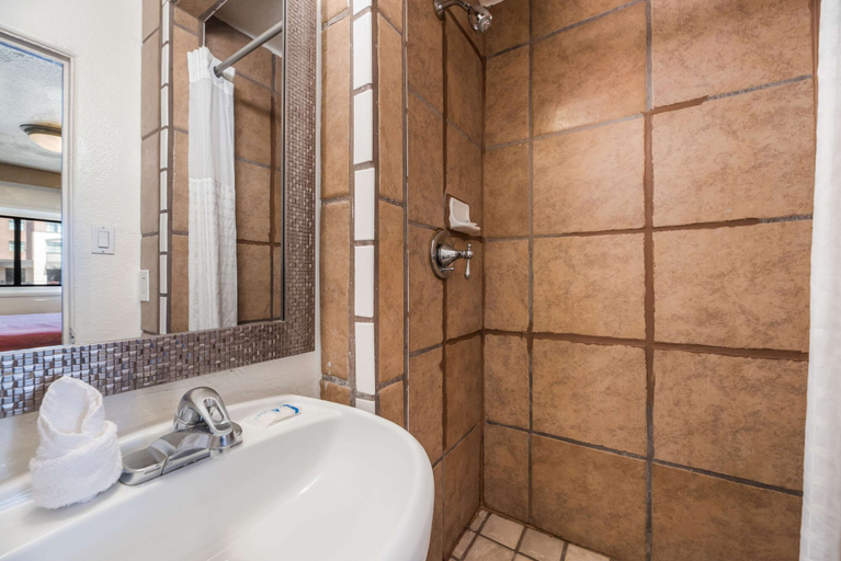 Bathroom 4, Rodeway Inn Flagstaff - Downtown, Coconino