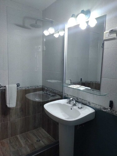Bathroom 4, Hotel Picos del Sur, Lago Argentino