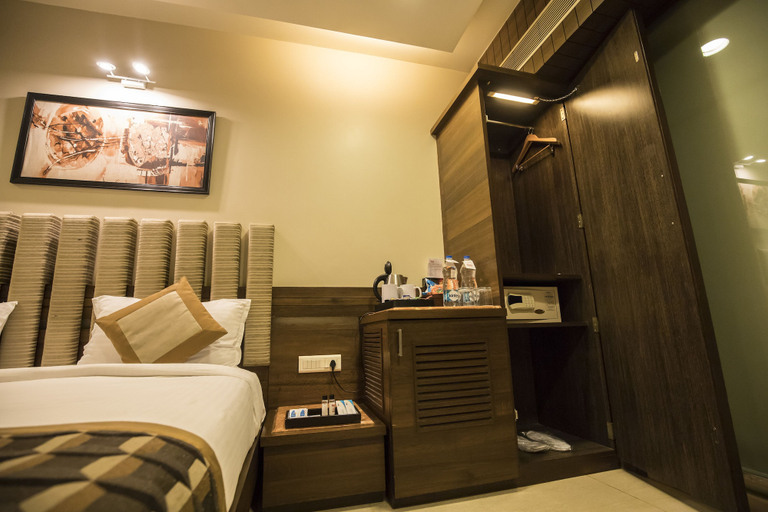 Bedroom 3, Bizz The Hotel, Rajkot
