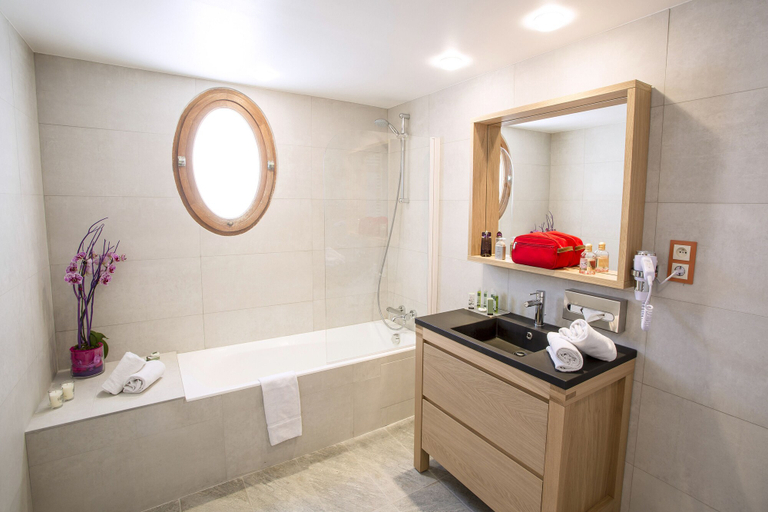 Bathroom 5, Cristal Hôtel & Spa, Alpes-Maritimes