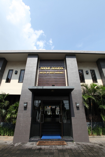 Exterior & Views 21
