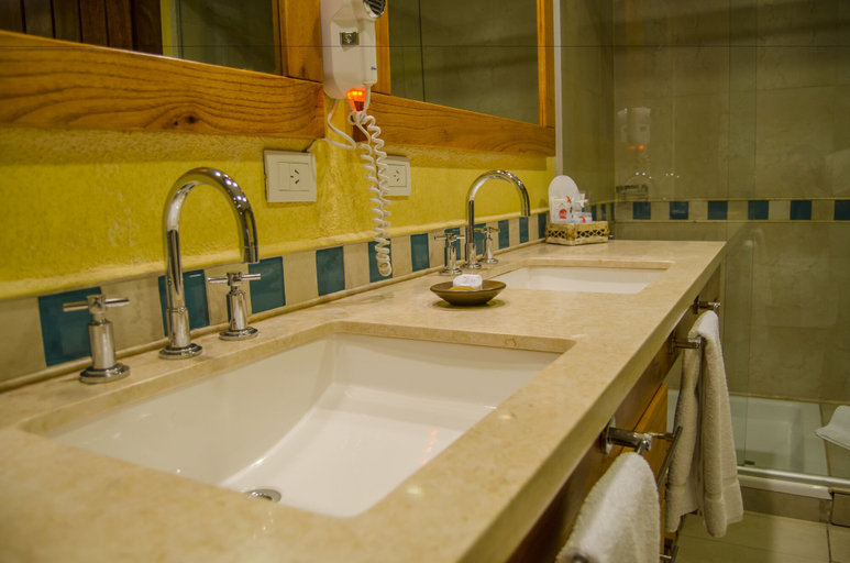 Bathroom 4, Mirador del Lago Hotel, Lago Argentino