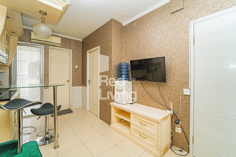 RedLiving Apartemen Kalibata City - Homy Jasen Tower Jasmine - Tap to explore photos