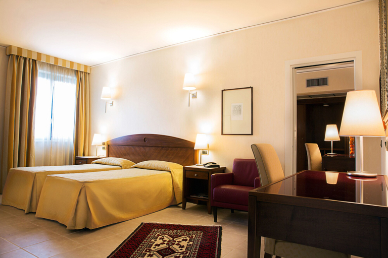 Bedroom 3, Grand Hotel Paestum, Salerno