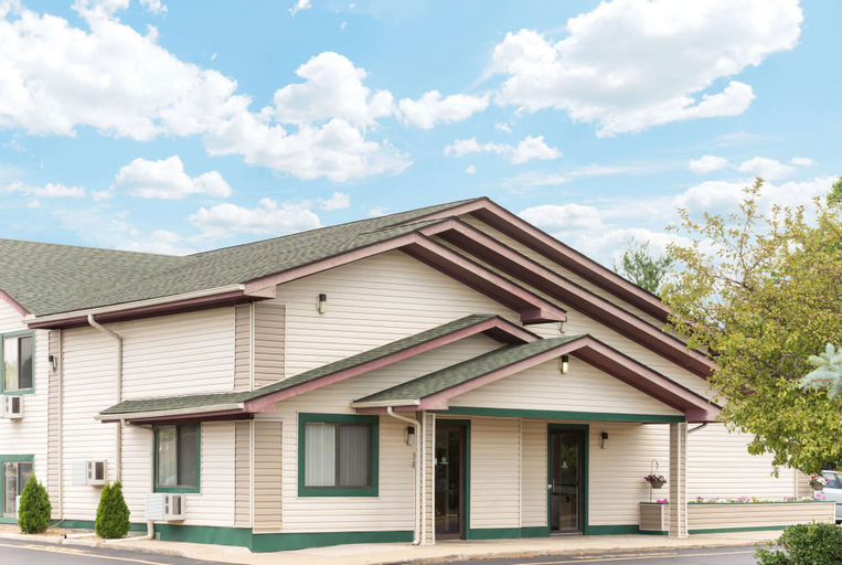 Super 8 by Wyndham Twinsburg/Cleveland Area, Summit