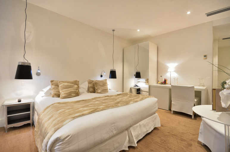 Bedroom 2, Hotel Renoir, Alpes-Maritimes