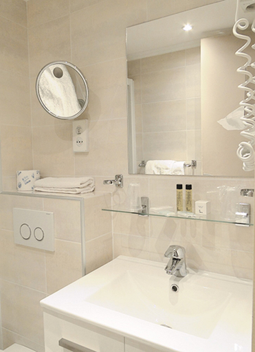 Bathroom 5, Hotel Derby Eiffel, Paris
