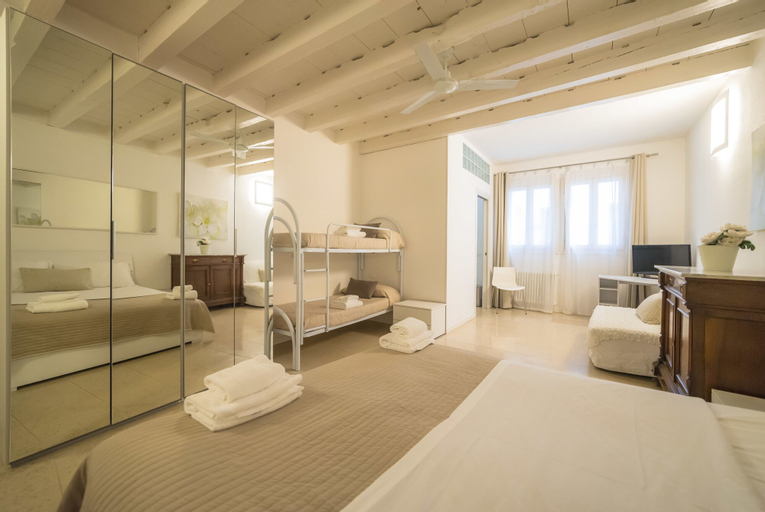 Bedroom 1, Academia Residence, Bergamo