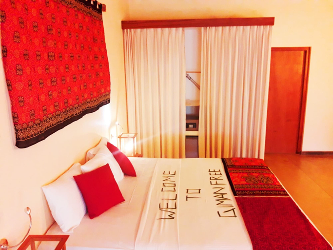 Bedroom 3, Giman Free Beach Resort, Koralai Pattu North