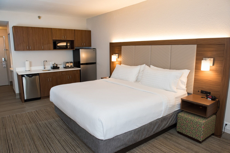 Bedroom 4, Holiday Inn Express PASCAGOULA-MOSS POINT by IHG, Jackson
