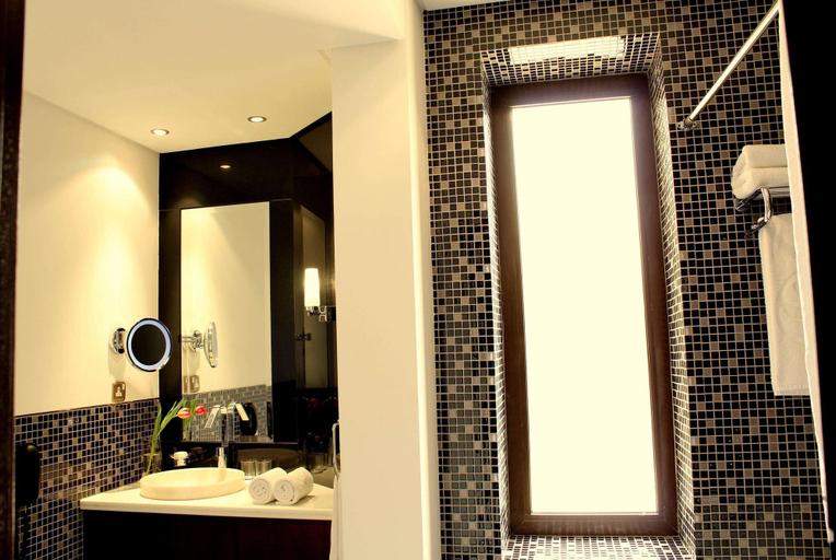 Bathroom 5, Safir Fintas Kuwait Hotel