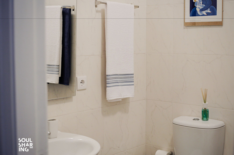 Bathroom 3, Pátio do Bolhão by Soulsharing, Porto