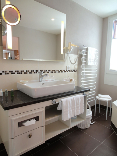 Bathroom 5, Romantik Hotel Schweizerhof, Interlaken