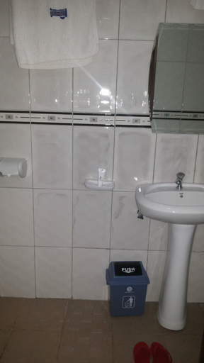 Bathroom 4, The Pearl Inn, Koboko