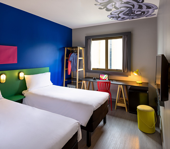 Bedroom 27