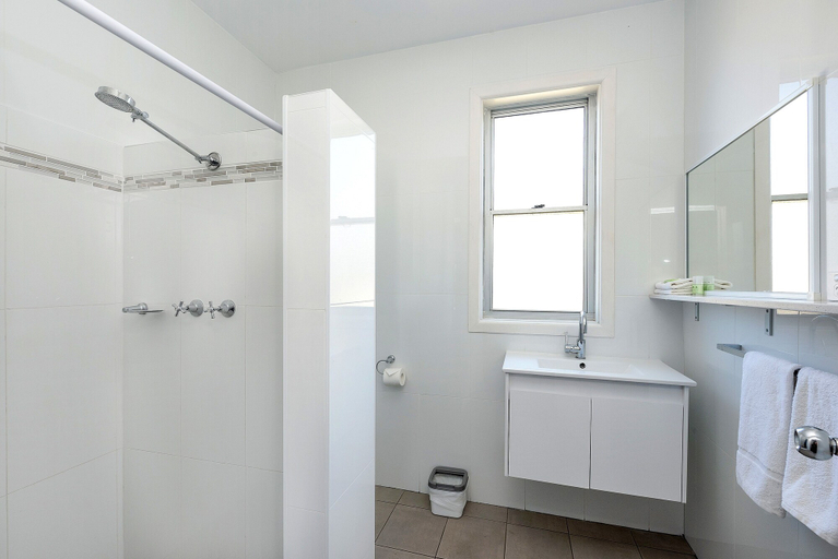 Bathroom 4, Port Macquarie Motel, Port Macquarie-Hastings - Pt A