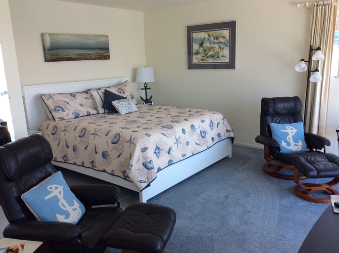 Bedroom, Gray's Inn & Gallery, San Luis Obispo