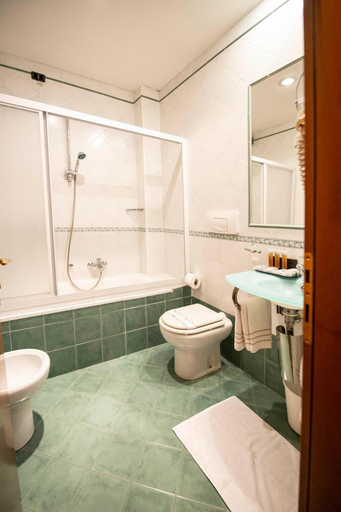 Bathroom 4, Hotel Estense, Modena