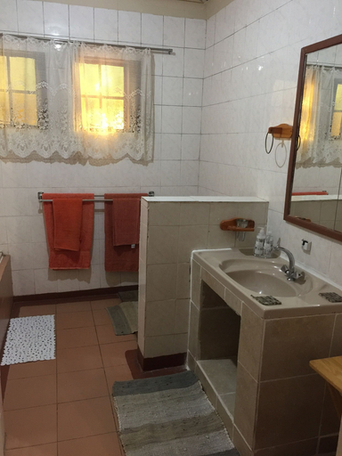 Bathroom 4, Masasana's Rest, Ehlanzeni