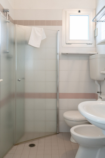 Bathroom 5, Hotel Tiglio, Rimini