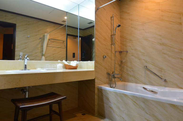 Bathroom 5, Aqua Resort Club Saipan, Saipan
