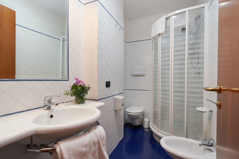 Bathroom 5, Hotel Ristorante La Piana, Benevento