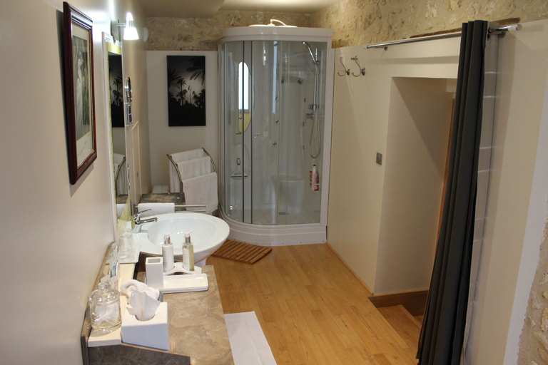 Bathroom 5, Le Patio Chambres et Table dHotes, Dordogne