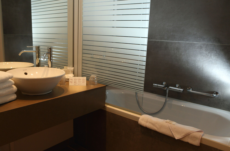 Bathroom 4, Hotel Acacia, West-Vlaanderen