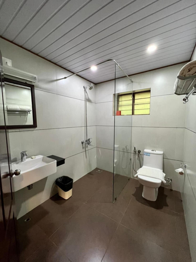 Bathroom 3, Abad Harmonia Ayurveda Beach Resort, Thiruvananthapuram