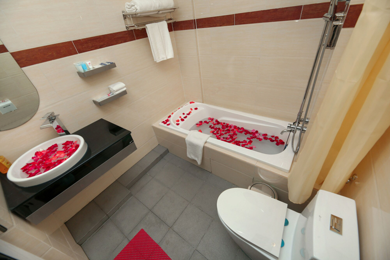 Bathroom 4, H Plus Hotel Yangon, Yangon