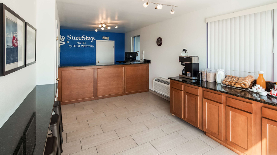 Food & Drinks 5, SureStay Hotel by Best Western Findlay, Hancock