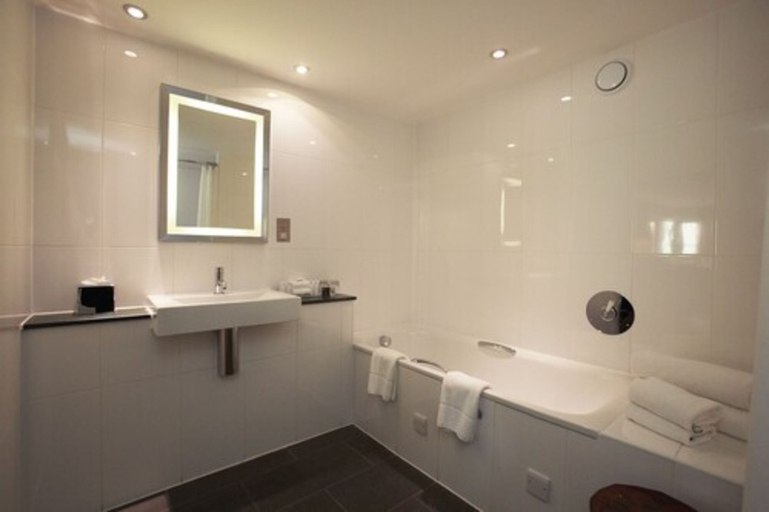 Bathroom 5, Salthouse Harbour Hotel and Spa, Suffolk