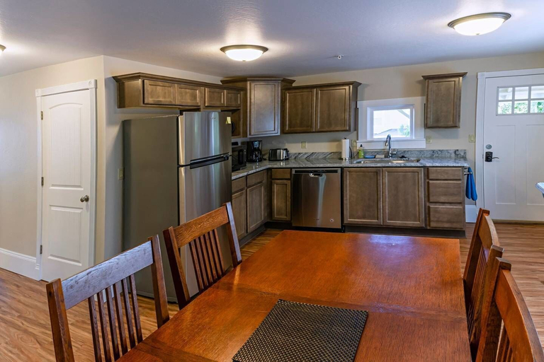 Others 5, Pioneer House - North Suite, Jackson
