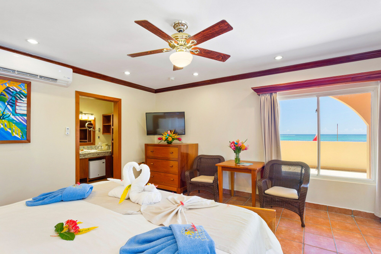 Bedroom 4, Sunbreeze Hotel