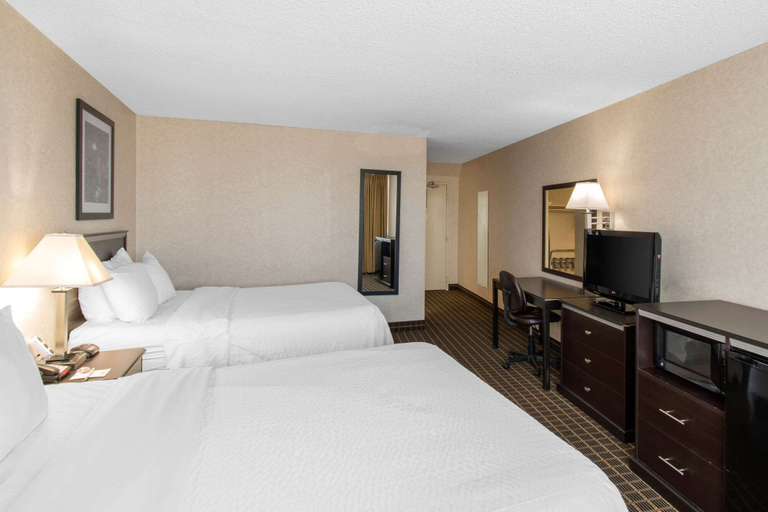 Bedroom 2, Clarion Hotel Denver Central, Denver
